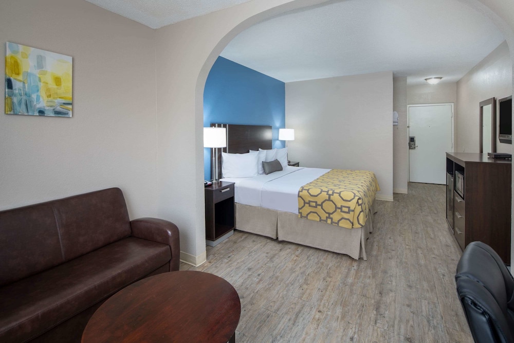 Room, 1 King Bed, Non Smoking - Photo 1