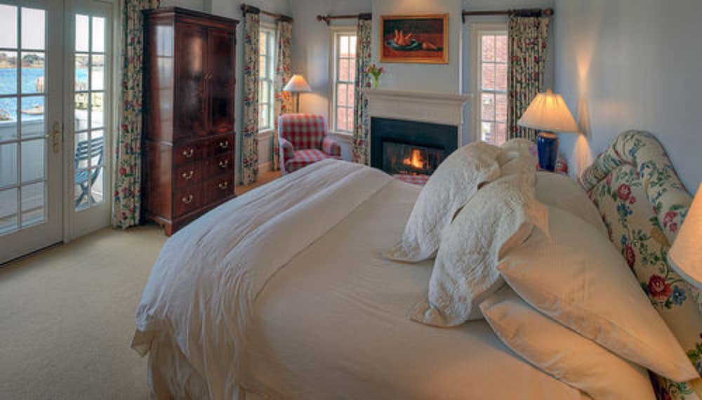 Deluxe Room, Private Bathroom (Room 19 -Annex Seaside 2nd FL King)