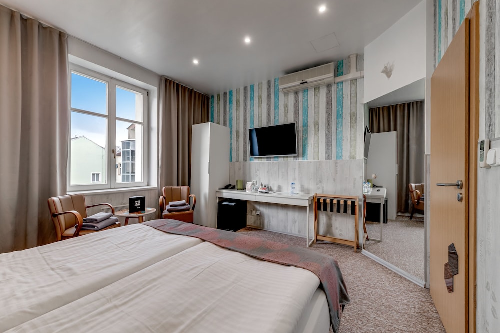 Superior Double or Twin Room - Photo 8