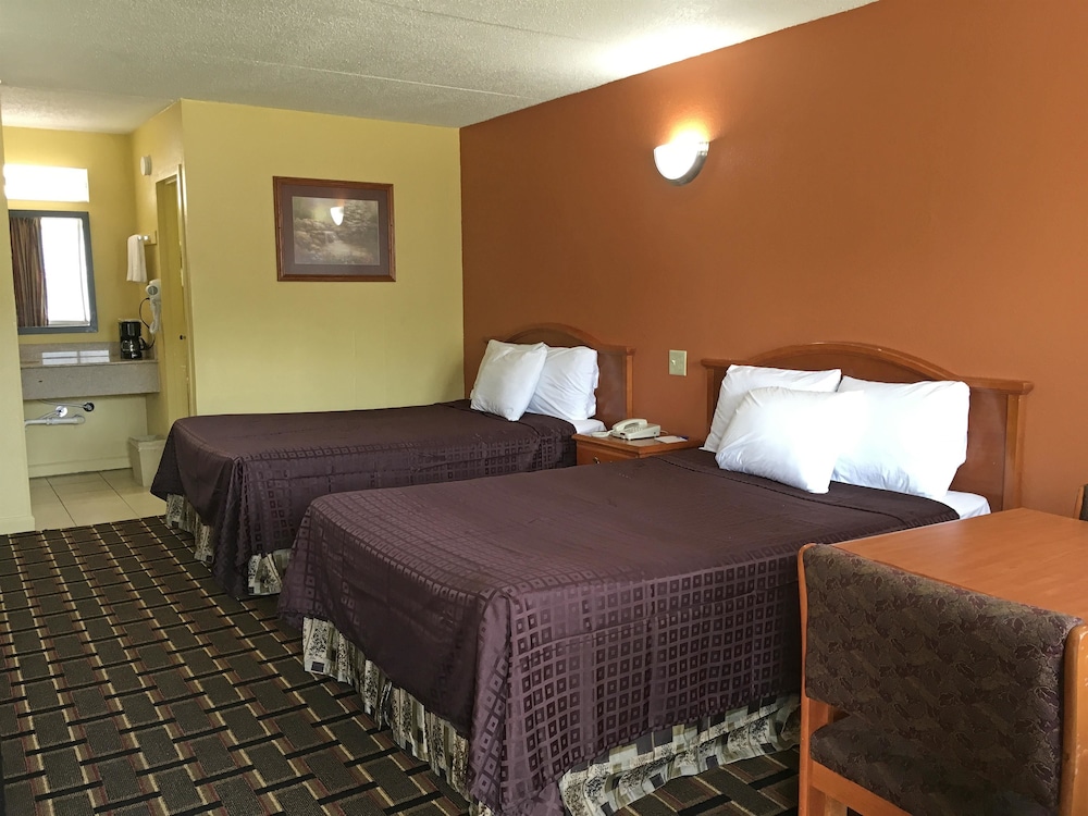 Room, 2 Double Beds, Smoking - Photo 1