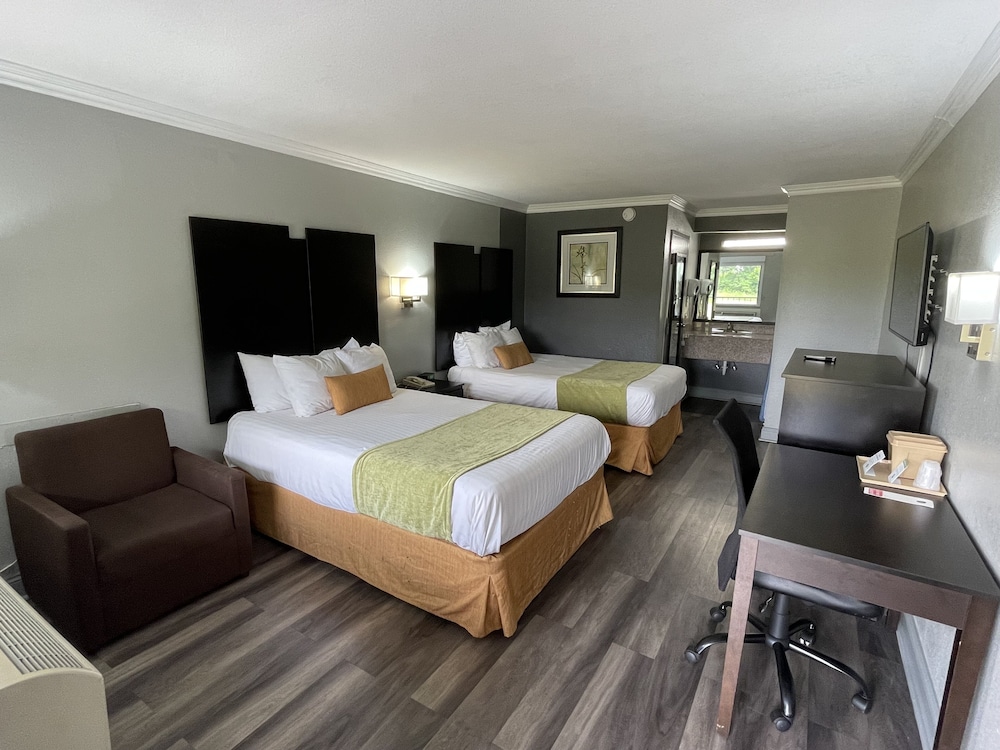 Basic Room, 2 Queen Beds, Non Smoking