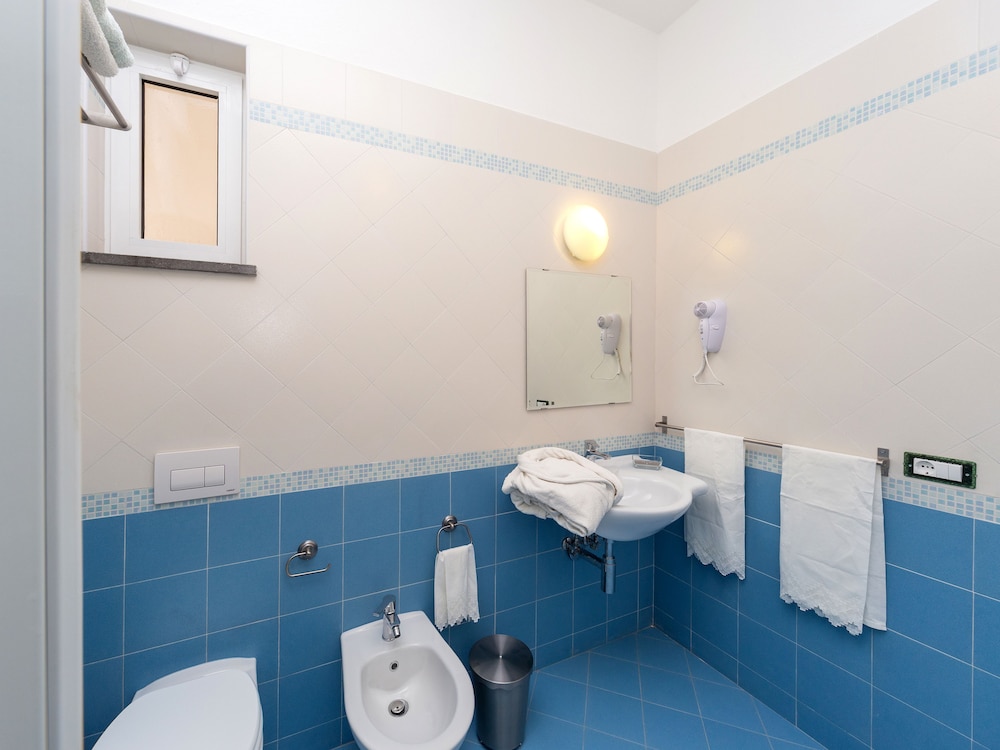 Deluxe Quadruple Room photo 2