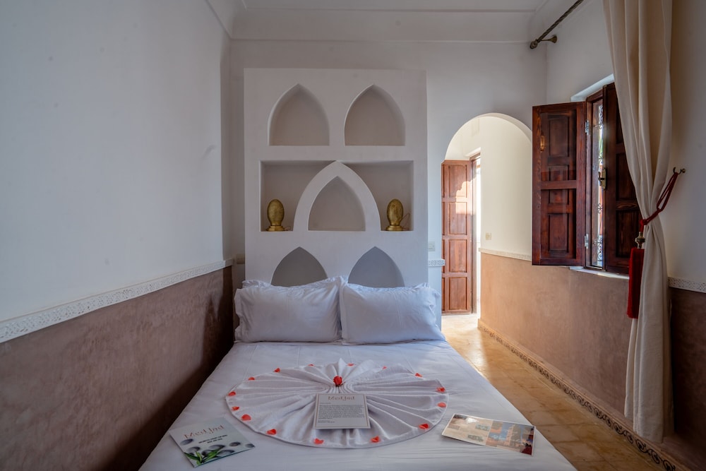 Standard Double Room - Photo 10