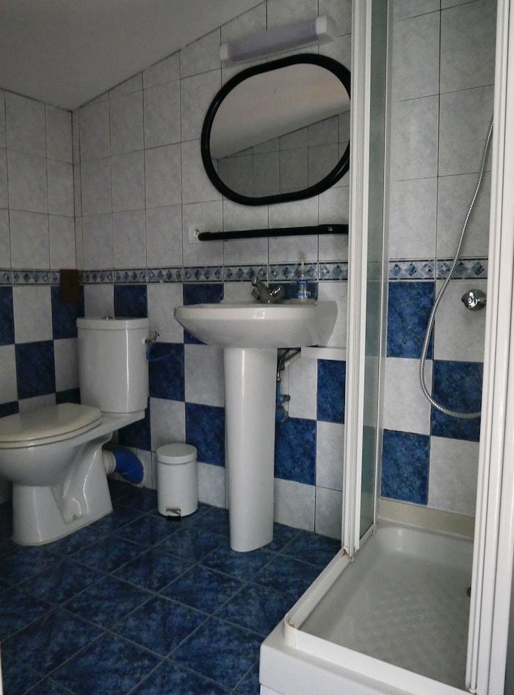 Standard Suite, Ensuite photo 3