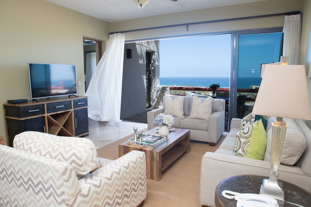 Luxury Penthouse, 2 Bedrooms, Jetted Tub, Sea View