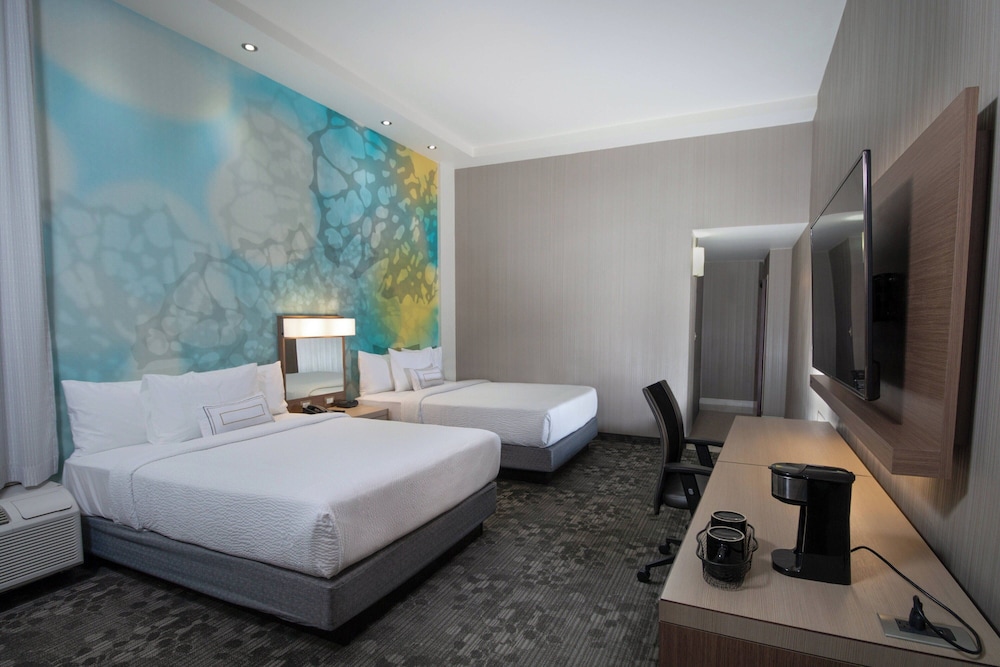 Room, 2 Queen Beds - Photo 9