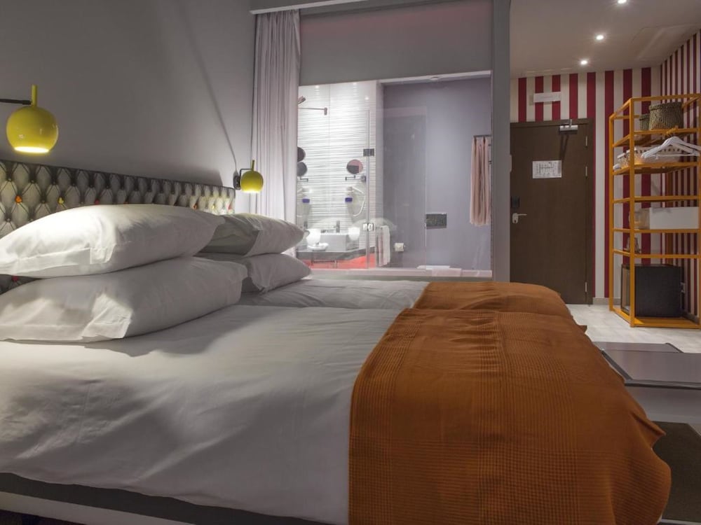 Deluxe Double or Twin Room, Pool View