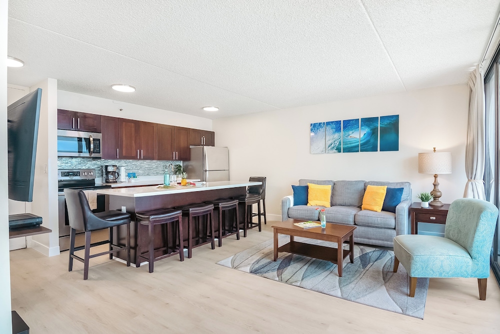 High Floor Ocean View Condo w/ 2 Beds and Parking: Family Suite, 1 Bedroom, Air conditioning, Ocean View (0091) photo