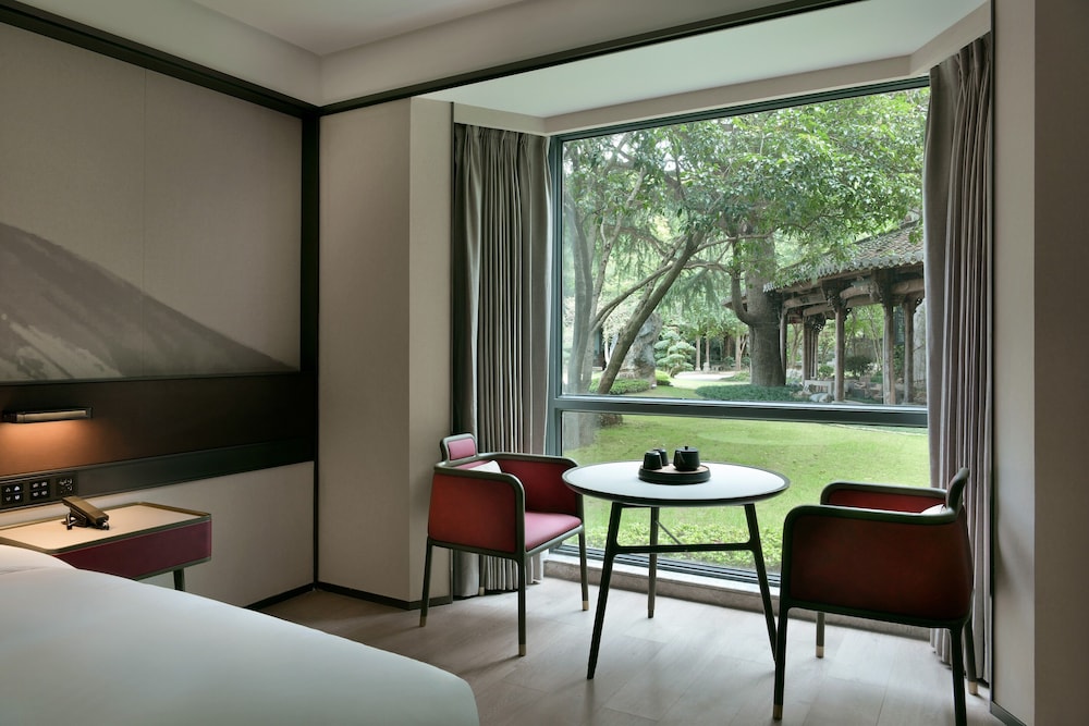 Deluxe Double Room, Garden View