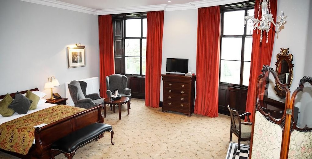 Deluxe Room, 1 Queen Bed, Non Smoking, Garden View