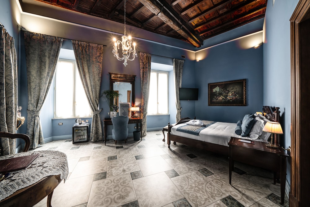 Deluxe Suite, 1 Queen Bed, Non Smoking, City View (Suite della Torre) photo 2