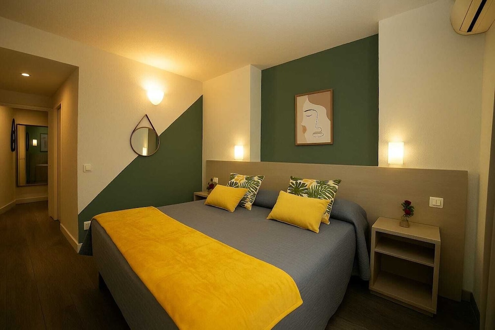 Standard Double or Twin Room - Photo 8