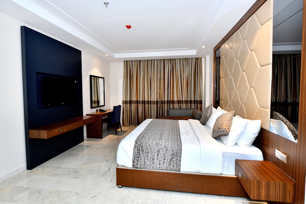 Standard Room, 1 King Bed, Non Smoking (Aircondition) - Photo 5