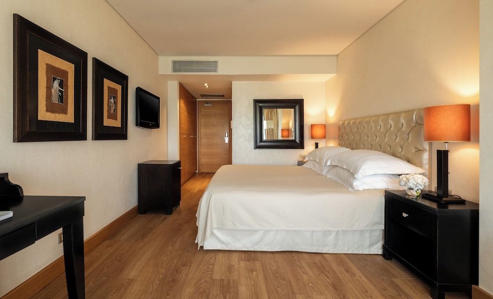 Comfort Triple Room, City View