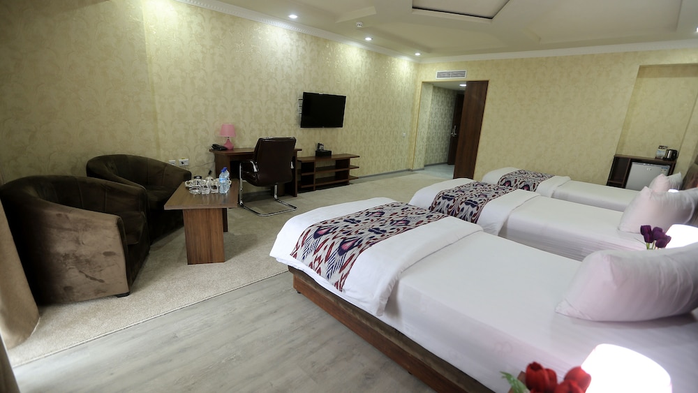 Economy Triple Room - Photo 3