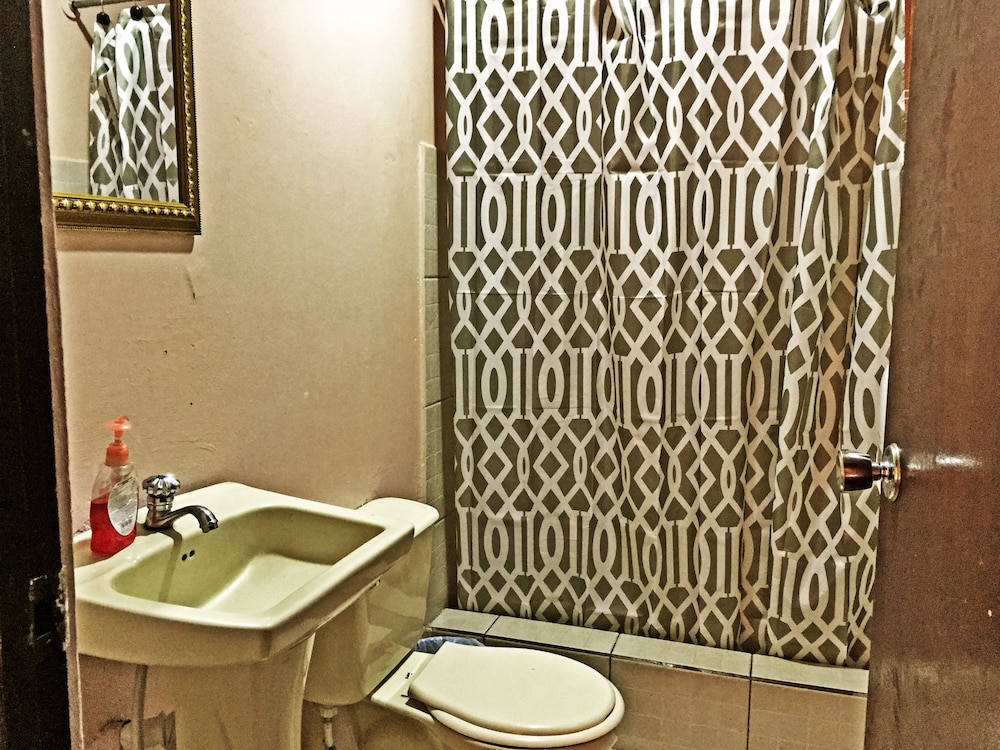 Economy Double Room, 1 Double Bed, Shared Bathroom photo 2
