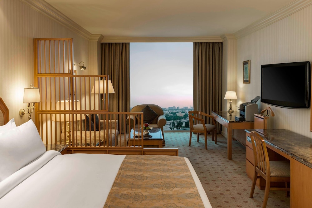 Deluxe Room (Club Lounge)