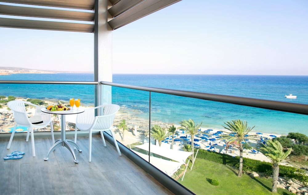 Superior Room, Sea View (Front) - Photo 4
