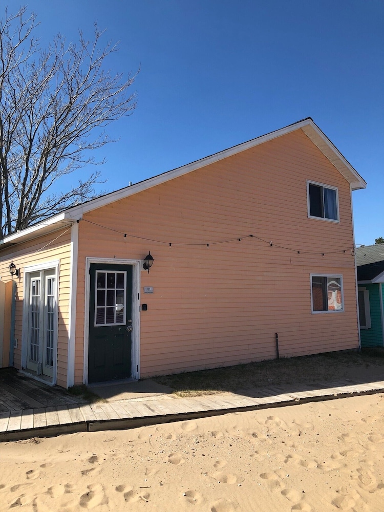 Peach Cottage #12 - 2 Bedroom photo 1