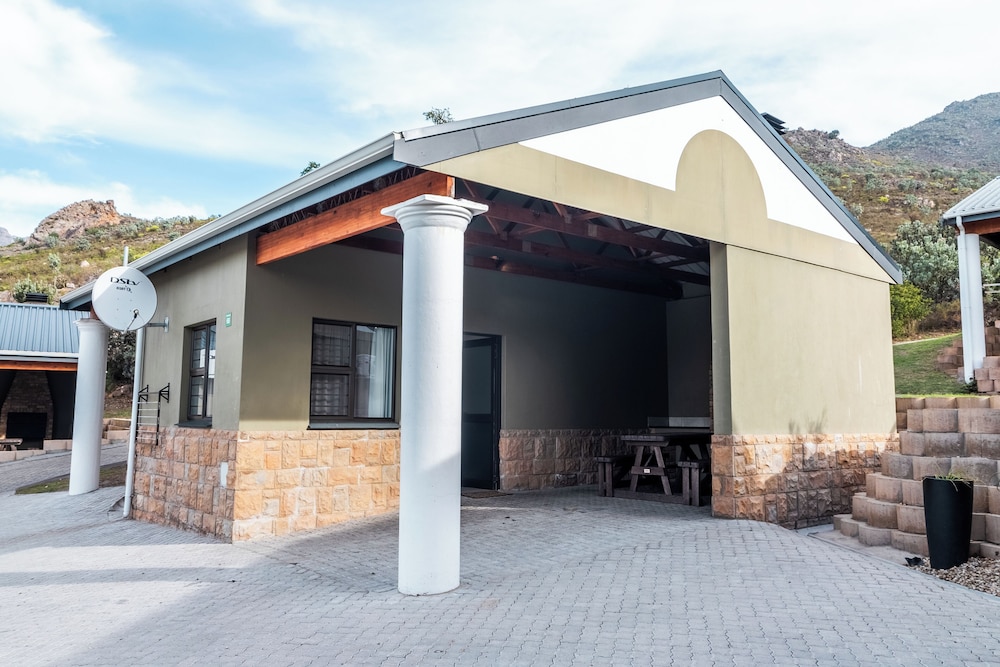 Luxury Bungalow (4 Sleeper Rondavel)