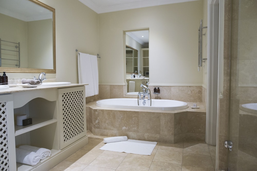 Standard Suite, 1 King Bed, Poolside