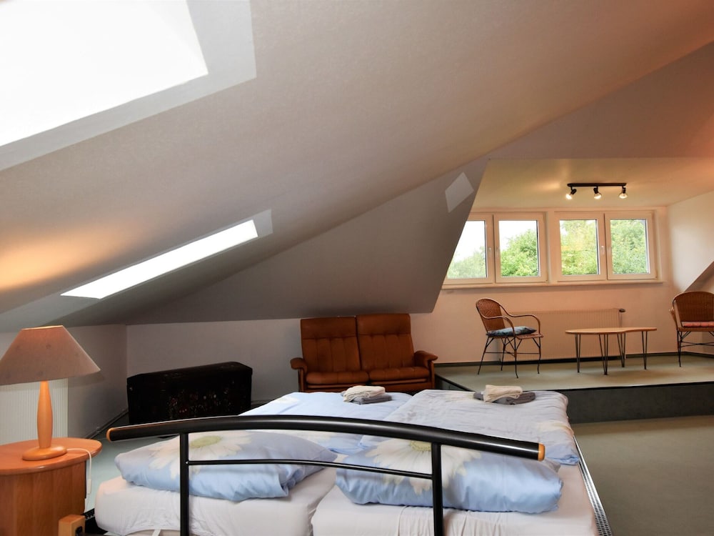 Classic House, Multiple Bedrooms photo 3