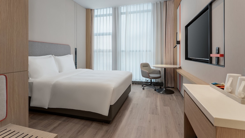 Standard Room, 1 King Bed (Extra Floor Space) photo 1