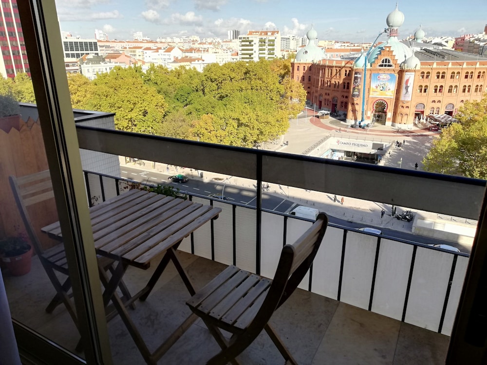 Premium Suite, 1 Queen Bed, City View photo 3
