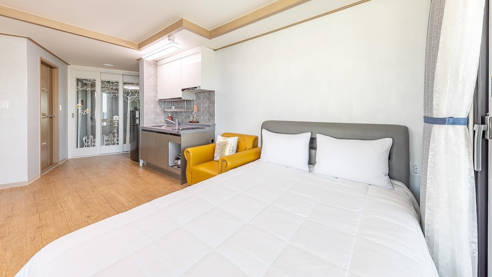 Basic Room, 1 Bedroom (303) - Photo 4
