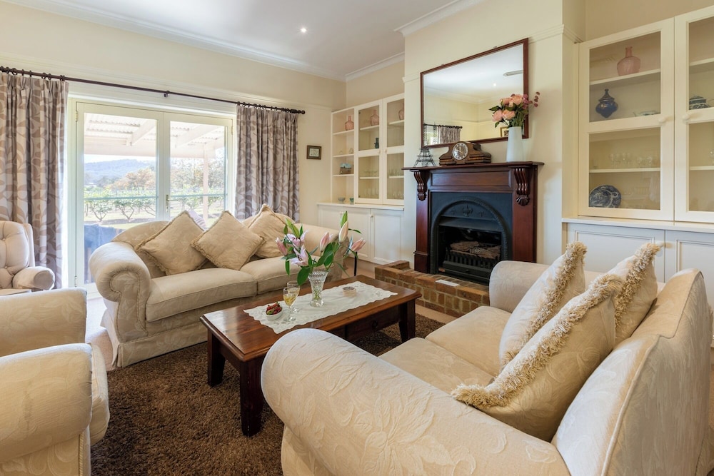Exclusive House, Multiple Bedrooms, Vineyard View