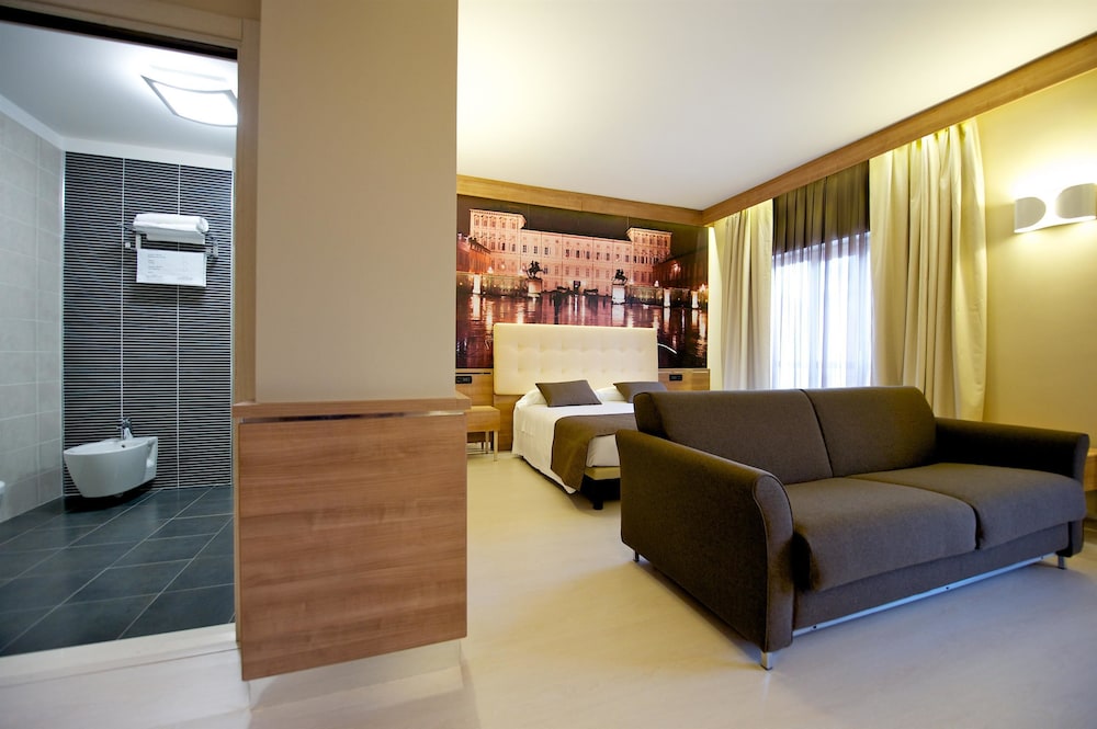 Deluxe Room, Balcony - Photo 4