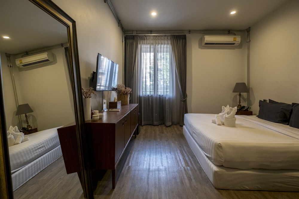 Double Room, 1 King Bed, Patio