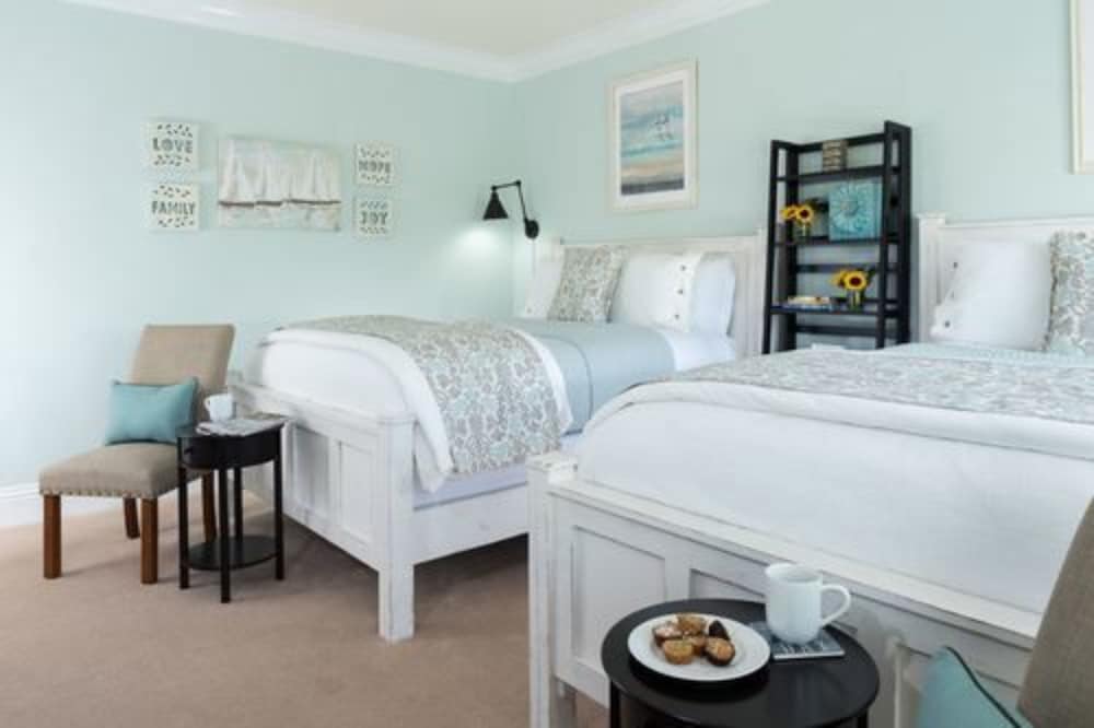 Room, 2 Queen Beds (April Love)