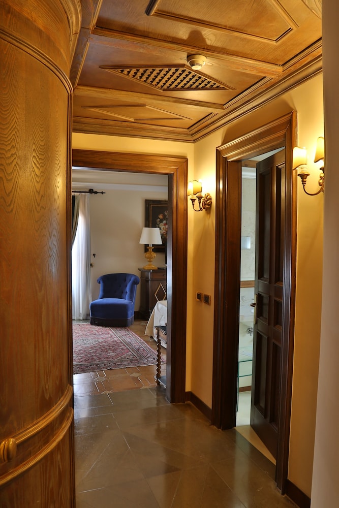 Deluxe Double or Twin Room - Photo 5