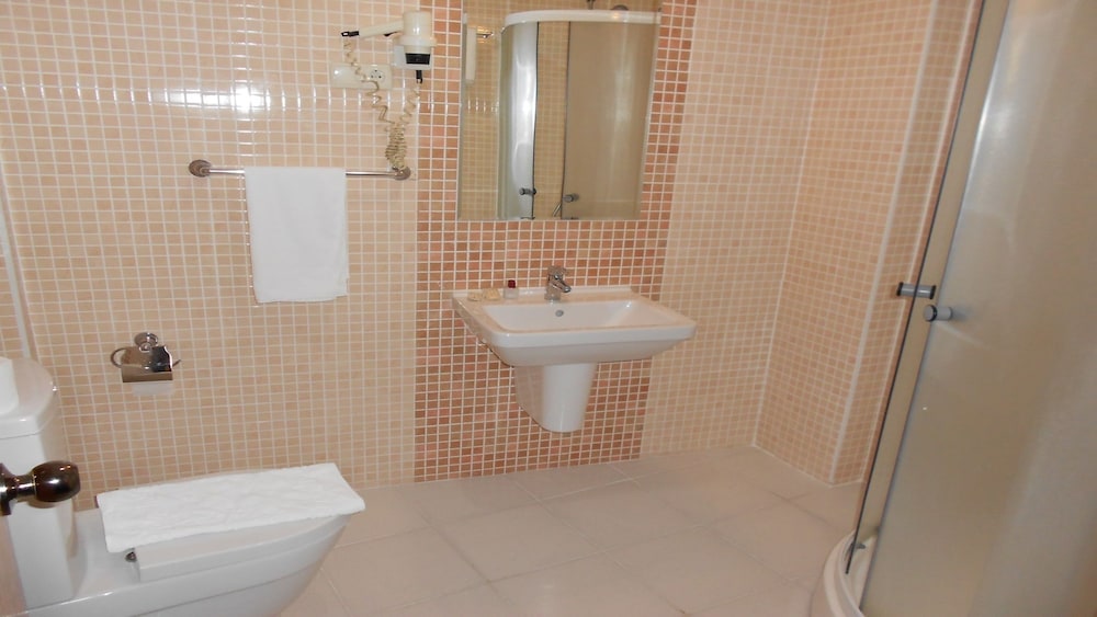 Standard Triple Room - Photo 5