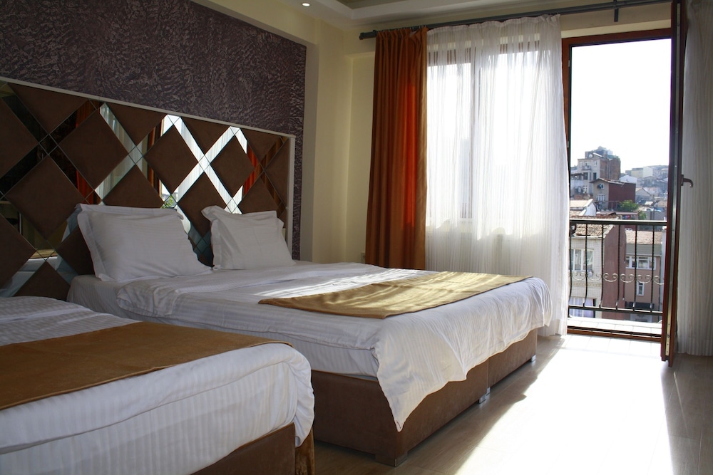 Triple Room, Kitchen, City View photo 1
