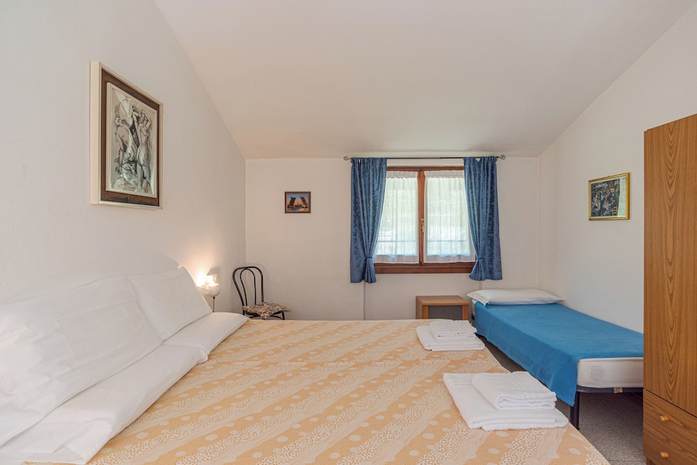Honeymoon Apartment, Multiple Bedrooms, Mountainside (CO.RI. Appartamenti 3)