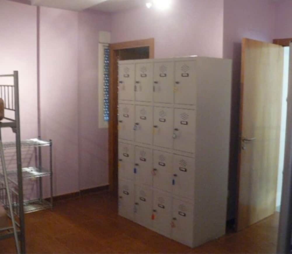 Economy Quadruple Room, Private Bathroom photo 2