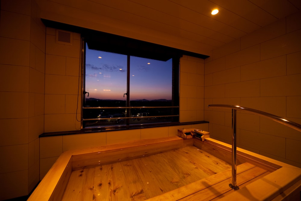 Premium Room (with Tatami Area - Room 801) - Photo 5