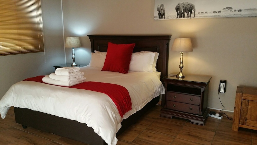 Double Room, 1 Queen Bed photo 1