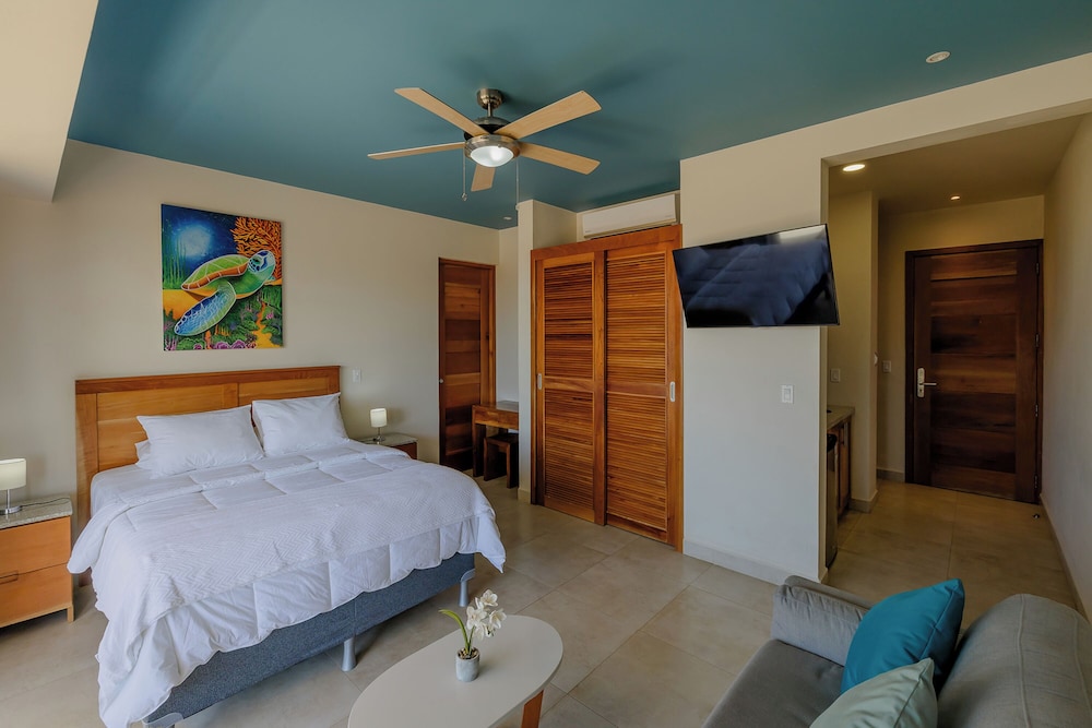 Signature Room, 1 Queen Bed with Sofa bed, Golf View photo 2