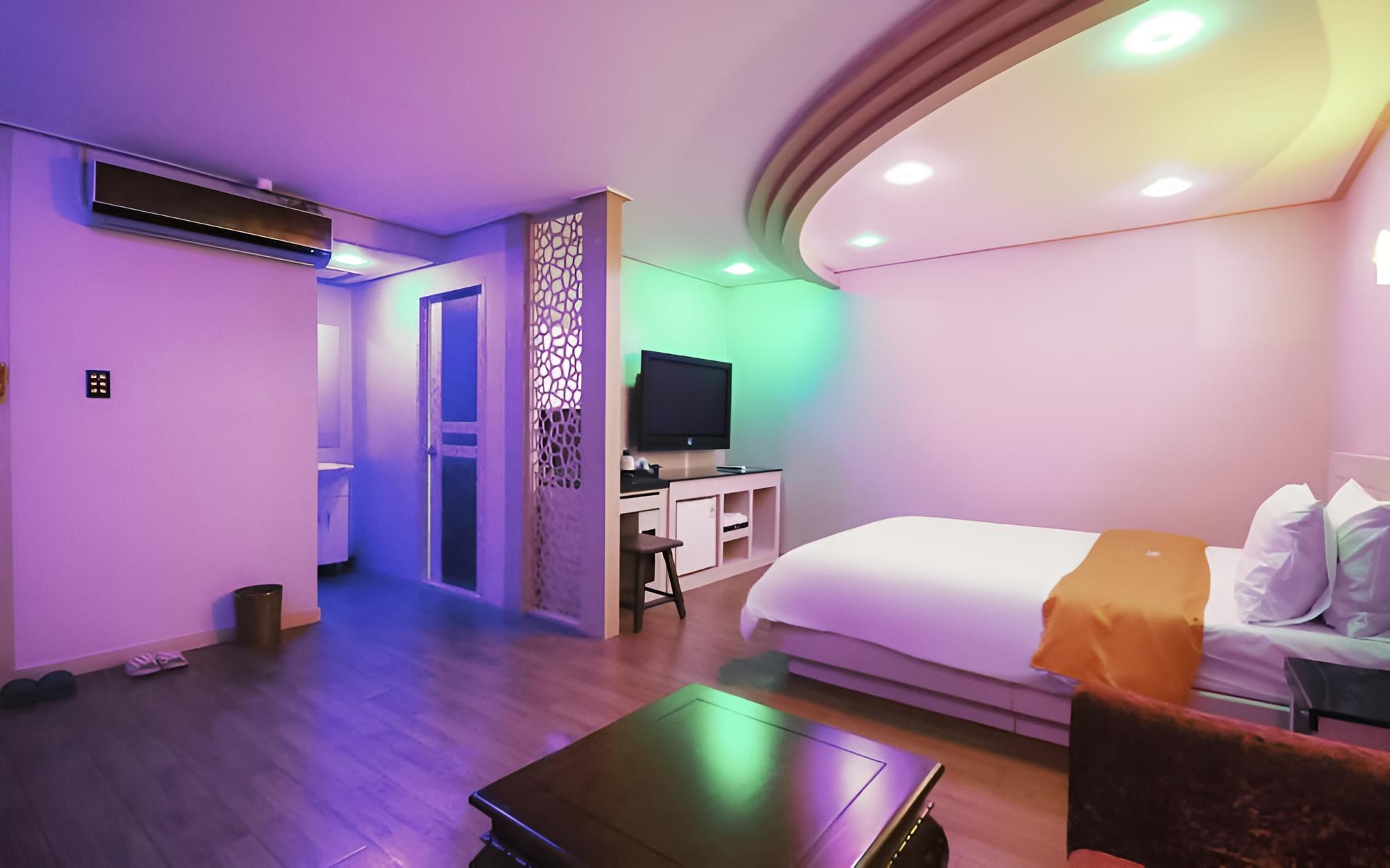 Room (Premium-Business Room (100% disinfect) photo 3