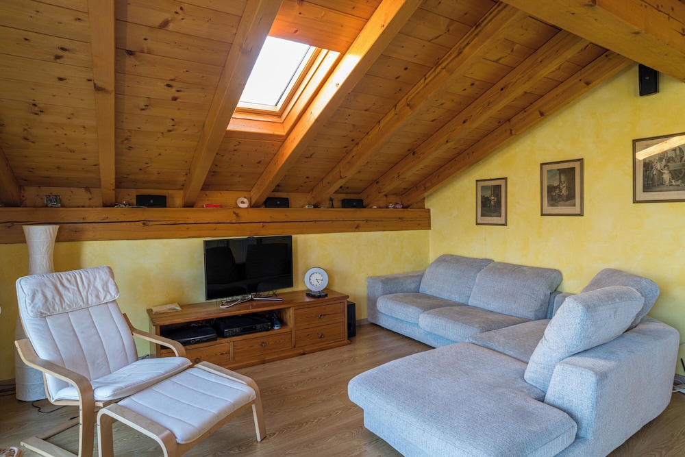 Family Apartment, Multiple Bedrooms, 2 Bathrooms, Mountainside (Cremia Dreamhouse)