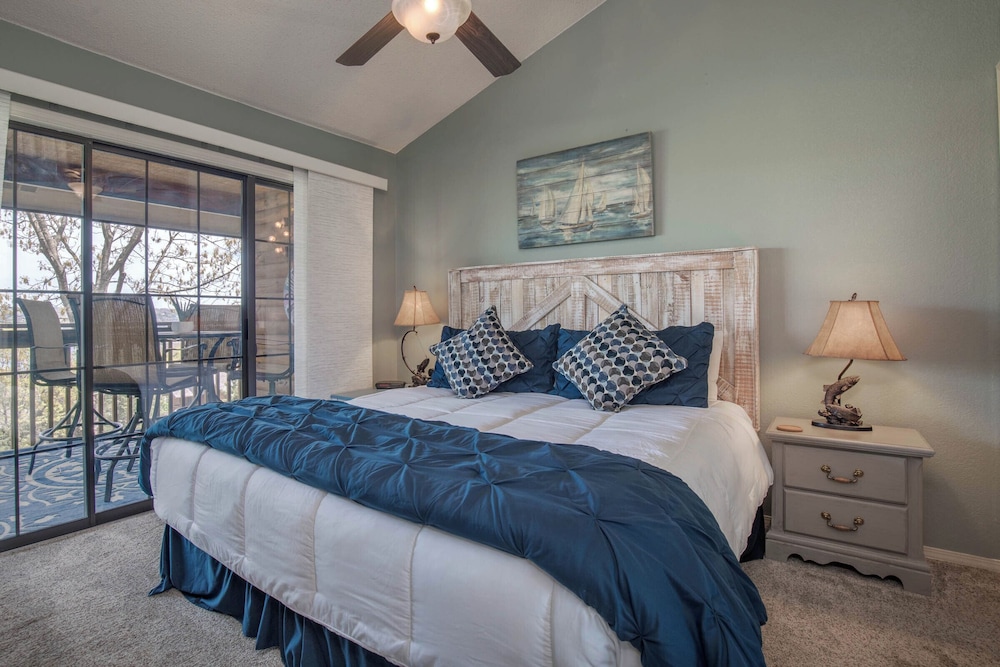 Basic Condo, 2 Bedrooms, 2 Bathrooms photo 1