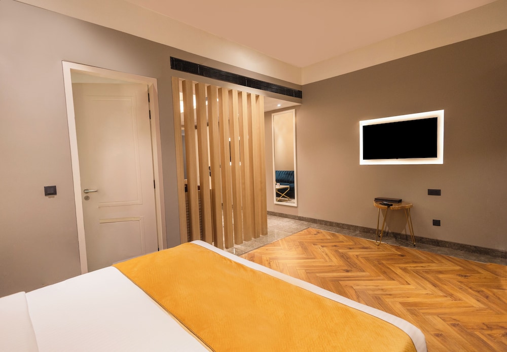 Executive Suite - Photo 3