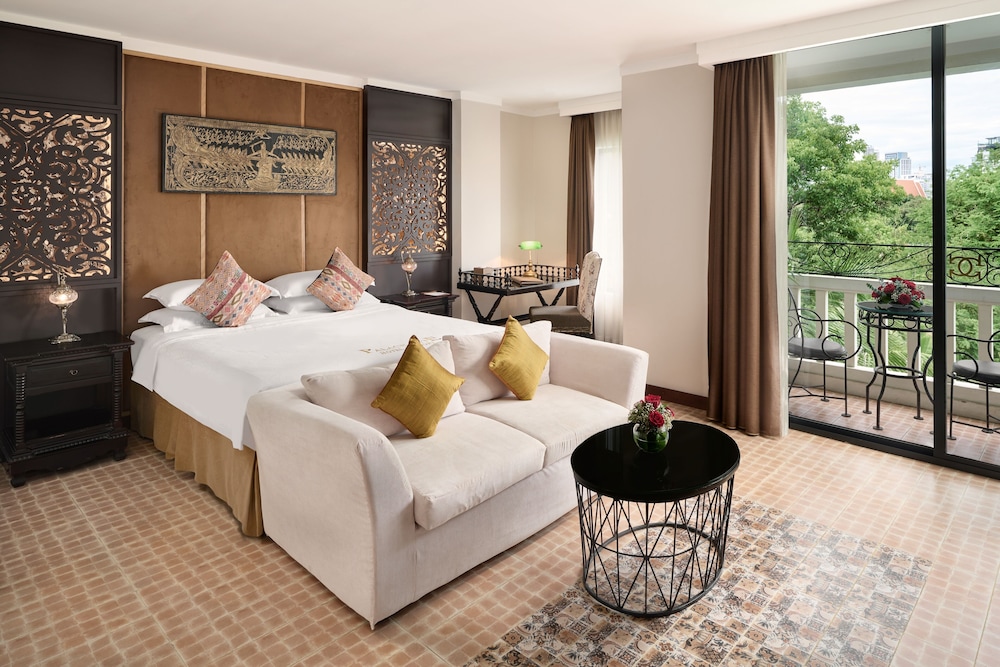 Royal Suite Double with Balcony Pool View photo 2
