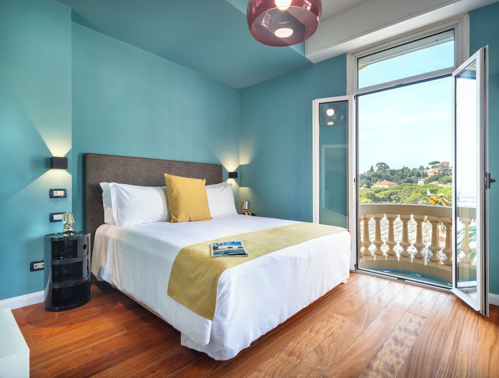 Classic Room, Partial Sea View