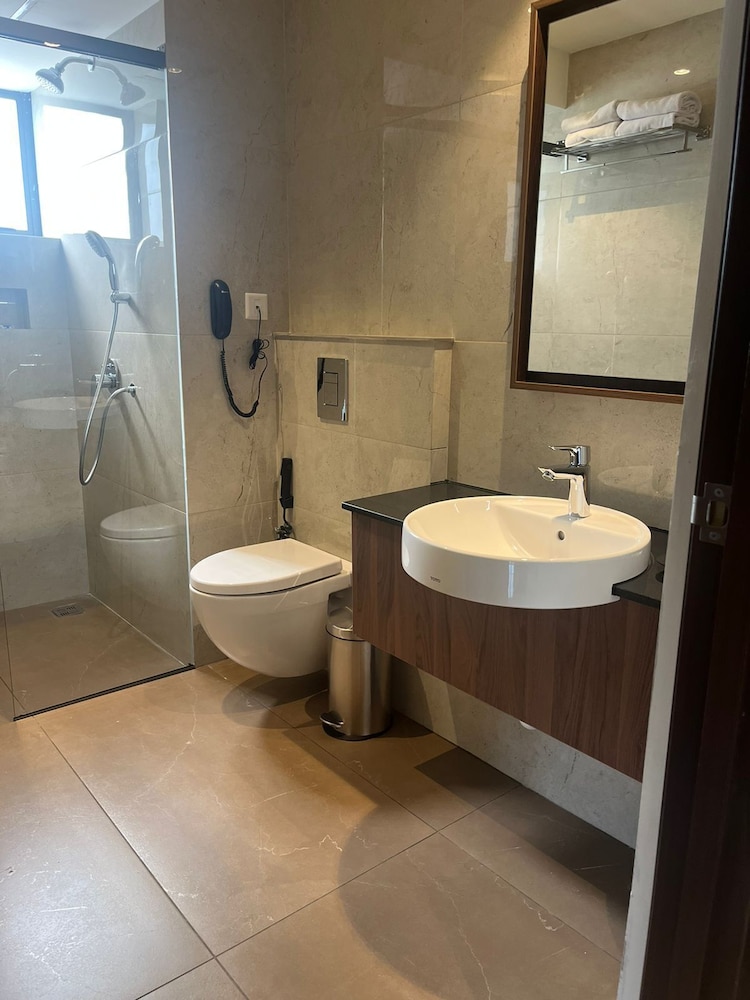 DELUXE ROOM - Photo 2