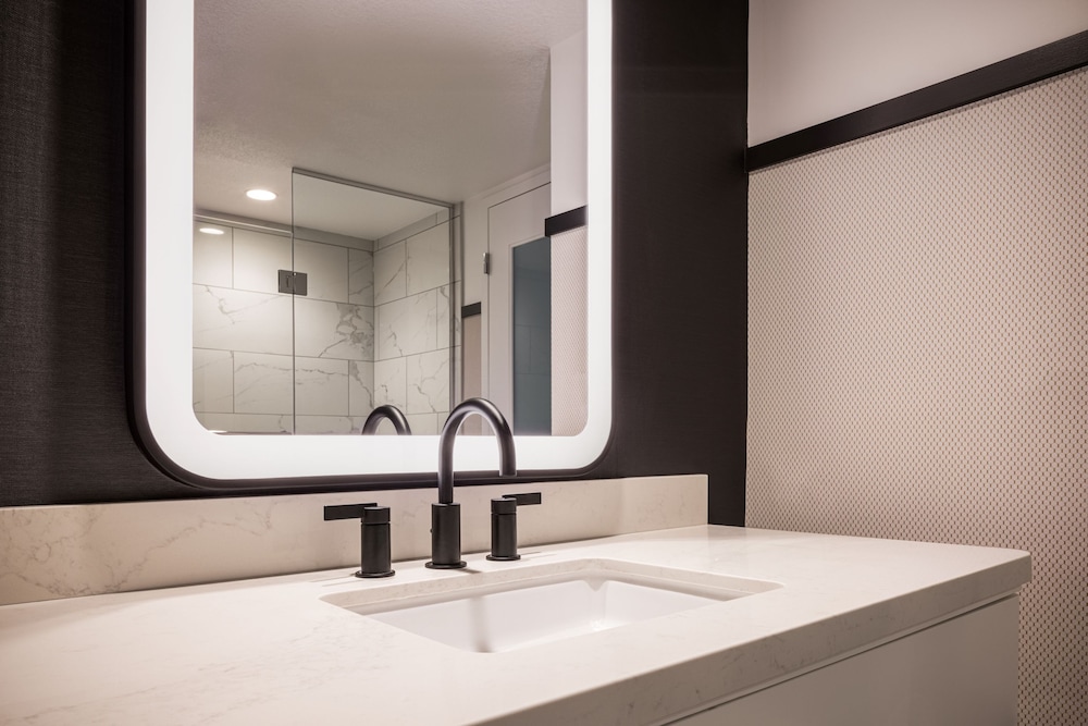 Versailles Strip View Room King