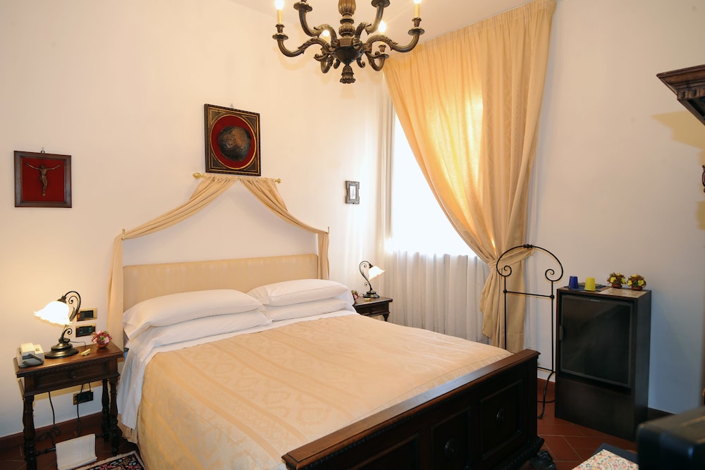 Classic Double or Twin Room photo 3